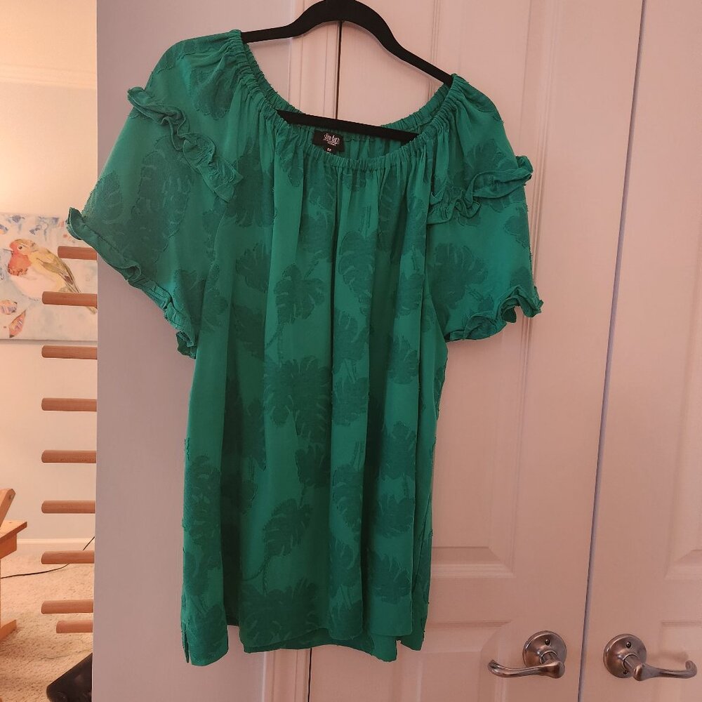 Slim Factor Plus Size Heidi Palm Jacquard Elastic Crew Neckline Short Sleeve Top